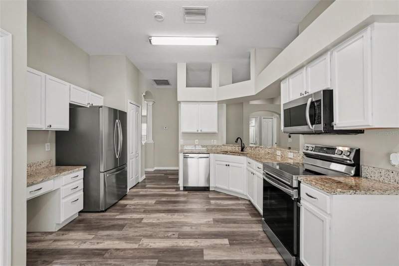 4 bedroom Single Family Residence at 4204 Morning Breeze Court, Canterbury Lakes Ph 4, Tampa — photo 5
