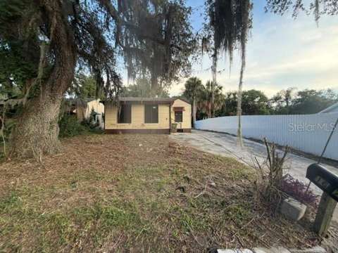 1607 Center Street, starter home for sale in Leesburg
