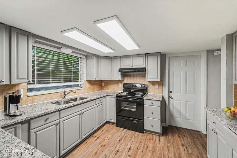 3 bedroom Single Family Residence at 9540 Rainbow Lane, Regency Park, Port Richey — photo 4