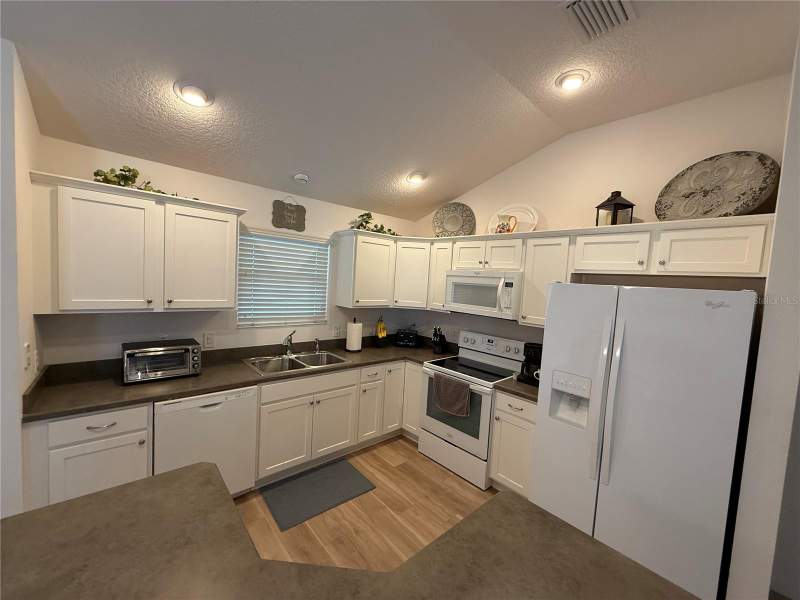 3 bedroom Single Family Residence at 3135 Burns Drive, Villages/Fruitland Park Un #28, The Villages — photo 4
