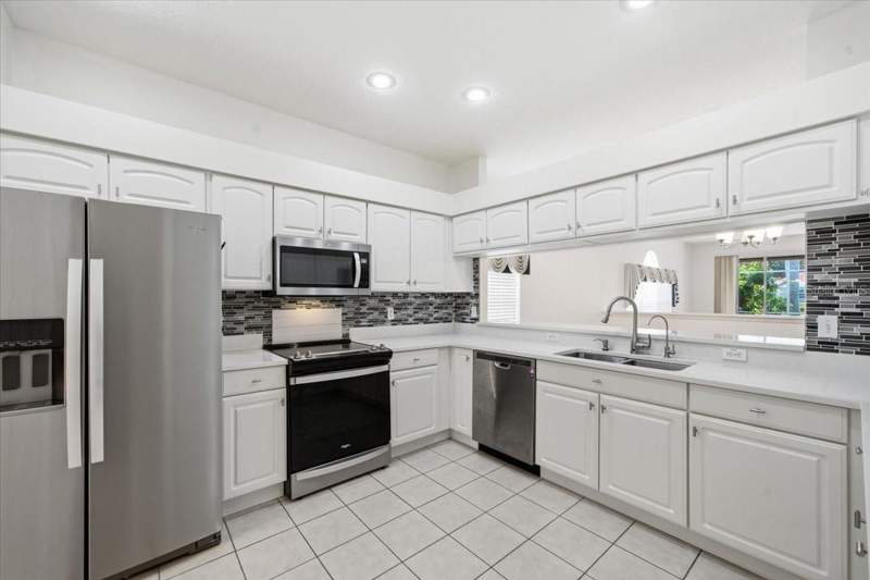 3 bedroom Single Family Residence at 1333 Lindenwood Drive, Crescent Oaks Country Club Coventry Ph 5, Tarpon Springs — photo 3