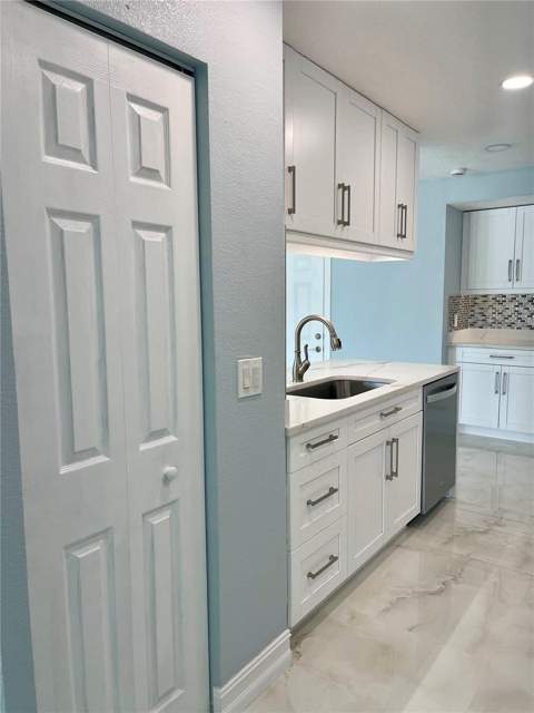 8503 Woodwick Court, Tampa FL - photo 8 of 23