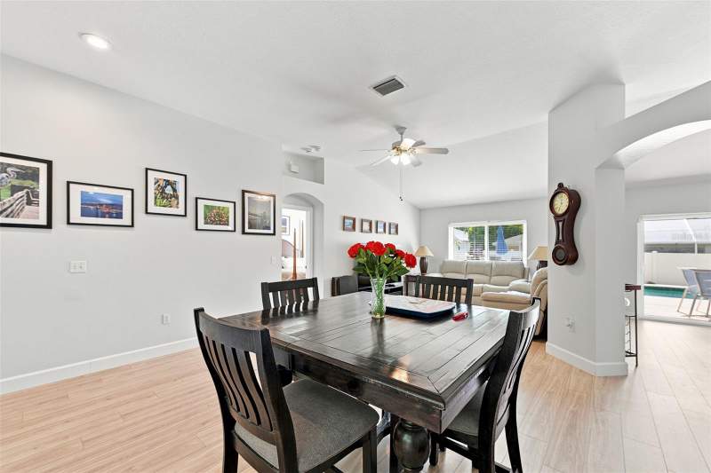4 bedroom Single Family Residence at 3720 Treeline Drive, Bloomingdale Sec P Q, Valrico — photo 4