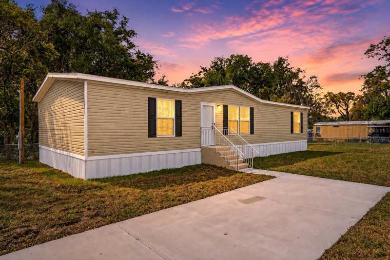 3 bedroom Manufactured Home at 12015 Westbay Avenue, Moon Lake Estates, New Port Richey — photo 1