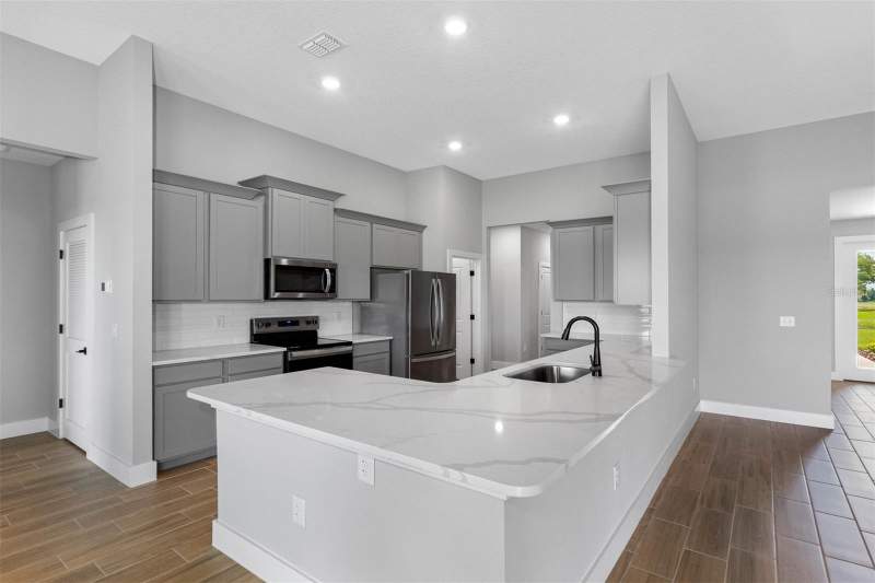 5 bedroom Single Family Residence at 13483 Lake Gallagher Drive, Lake Gallagher Sub, Dover — photo 3