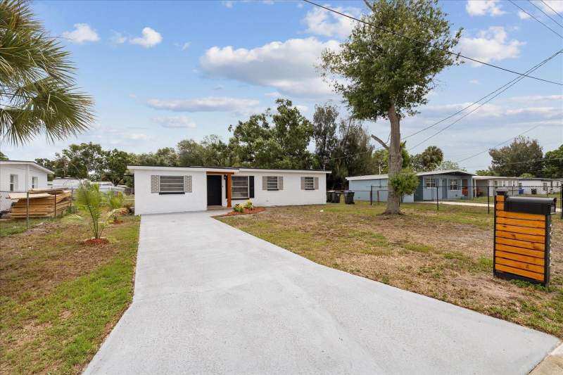 4 bedroom Single Family Residence at 4922 S 82nd Street, Progress Village Unit 2, Tampa — photo 2