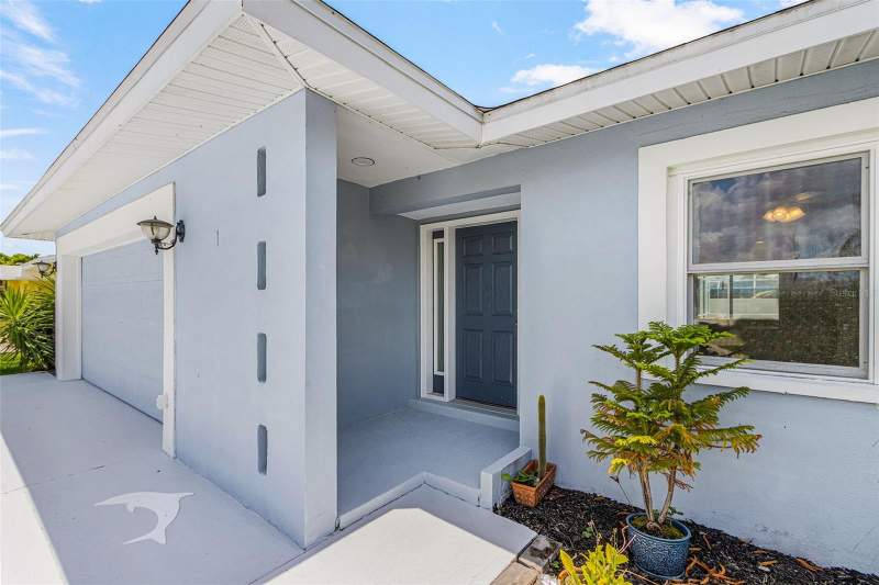 4 bedroom Single Family Residence at 1320 SE 26th Terrace, Cape Coral, Cape Coral — photo 2