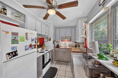 2102 NE 8th Street, Gainesville FL - photo 10 of 31