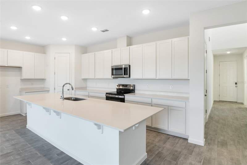 4 bedroom Single Family Residence at 6149 SW 64th Terrace, Seasons At Aurora Oaks, Ocala — photo 3