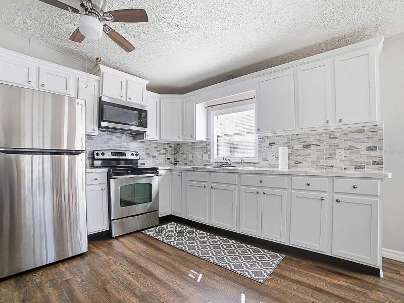 2 bedroom Manufactured Home at 32322 Oak Park Drive, Pennbrooke Ph 01A, Leesburg — photo 2