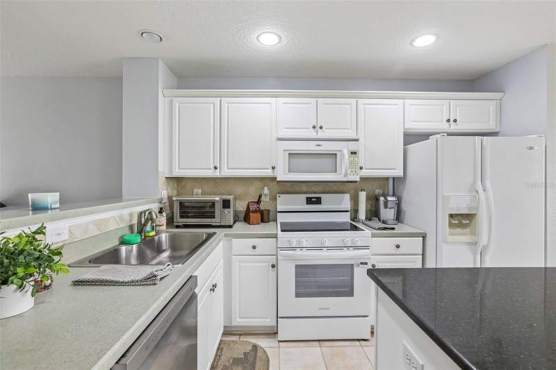 2 bedroom Townhouse at 4864 Tuscan Loon Drive, Palm River Twnhms Ph 1, Tampa — photo 4