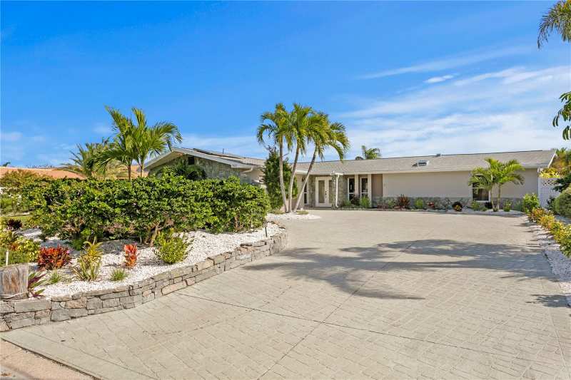 4 bedroom Single Family Residence at 350 N Julia Circle, North Vina Del Mar 1st Add, St Pete Beach — photo 1