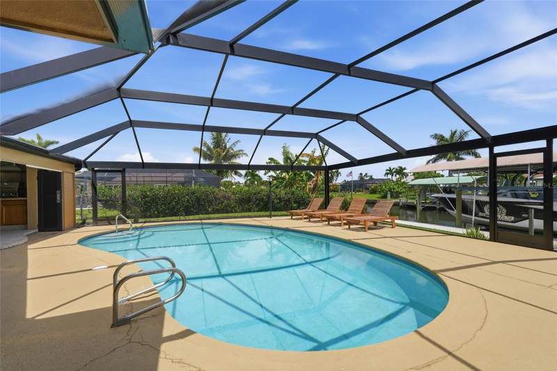 3 bedroom Single Family Residence at 418 Avalon Drive, Cape Coral, Cape Coral — photo 2