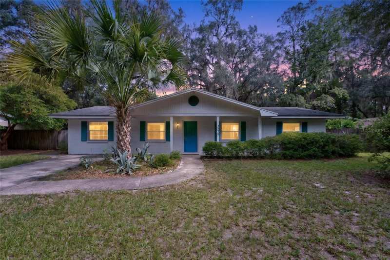 4 bedroom Single Family Residence at 4820 NE 4th Place, Lake Ridge, Gainesville — photo 1