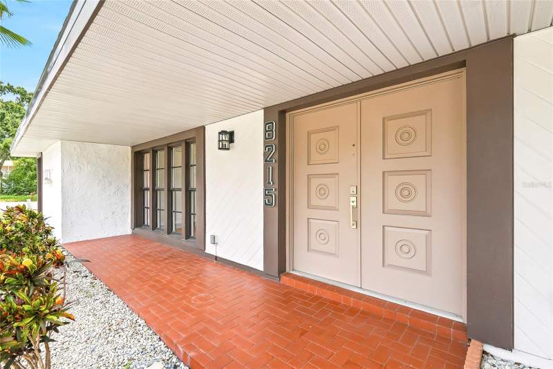 4 bedroom Single Family Residence at 8215 La Serena Drive, Lago Vista Unit 2, Tampa — photo 3
