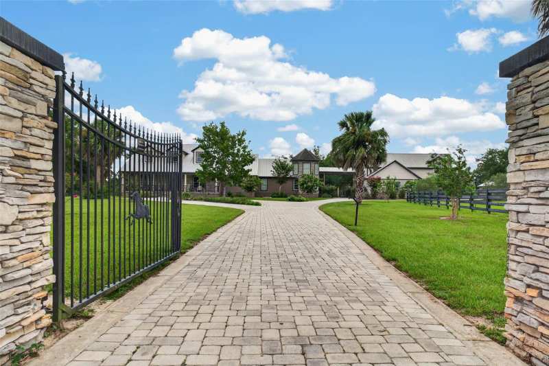 3 bedroom Single Family Residence at 13342 W Lake Yale Road, Na, Umatilla — photo 1