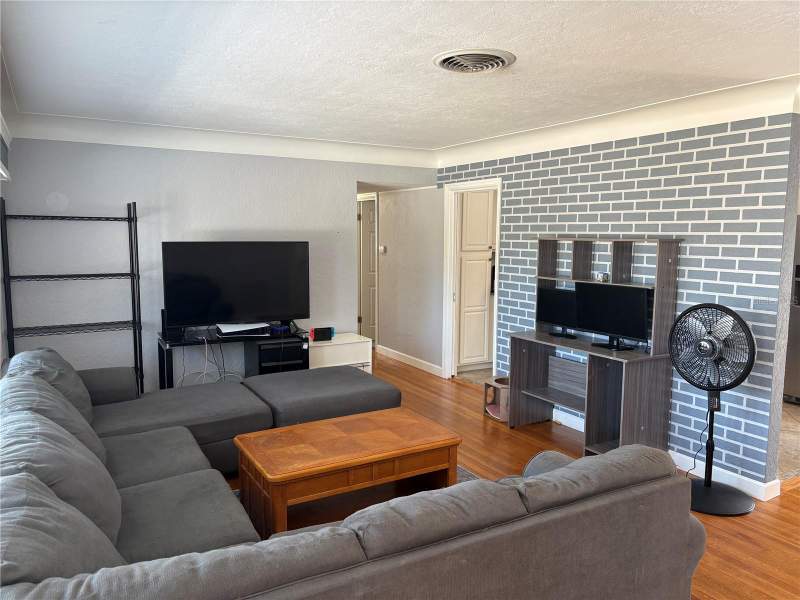 3 bedroom Single Family Residence at 6221 13th Avenue, Garden Manor Sec 2, St Petersburg — photo 4