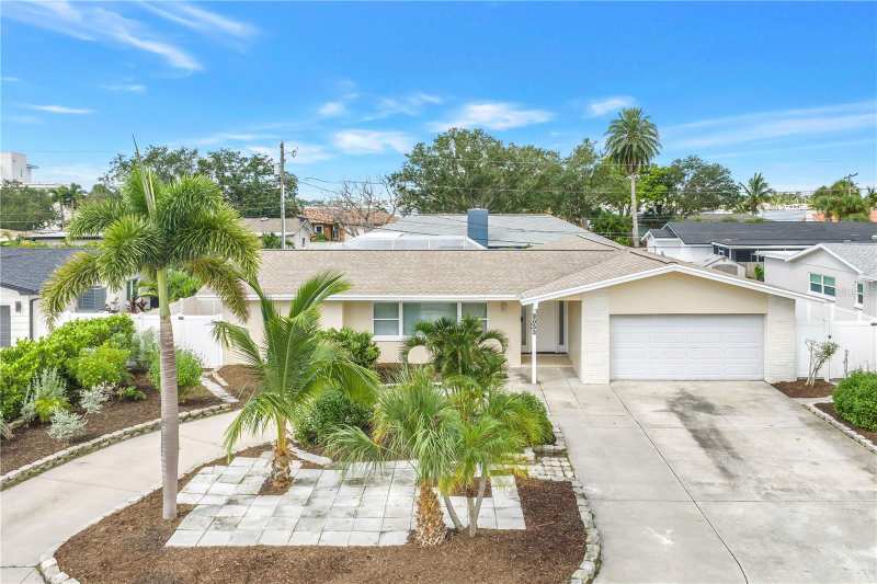 4 bedroom Single Family Residence at 2053 Dolphin Boulevard, Pasadena Golf Club Estates Sec 5, St Petersburg — photo 1