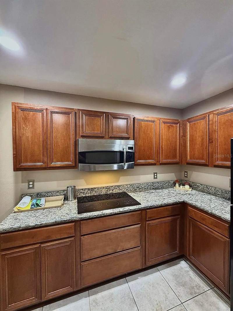 3 bedroom Townhouse at 2607 Oleander Lakes, Edgewater At Lake Brandon, Brandon — photo 3