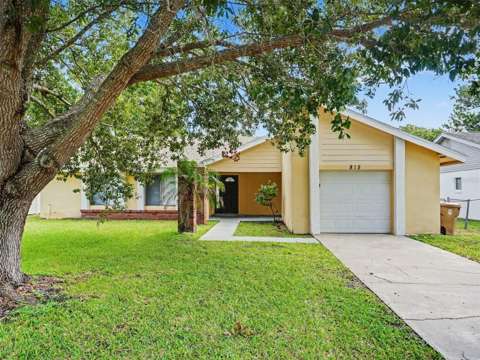 815 E Flag Lane, home for sale in Kissimmee 34759