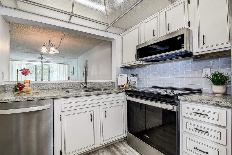 2 bedroom Condominium at 12300 VONN ROAD #7203, VILLAS DE GOLF CONDO, LARGO — photo 3