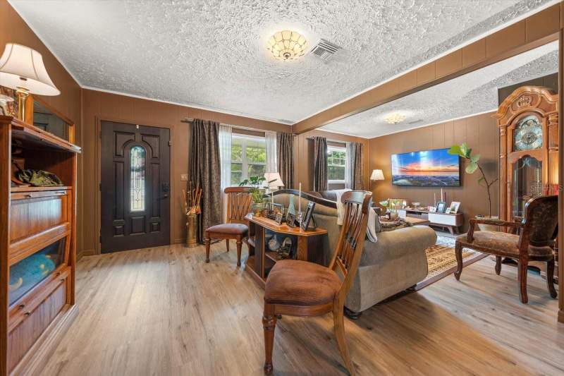 2 bedroom Single Family Residence at 1907 Lakewood Drive, Lake Pines Estates, Clearwater — photo 4