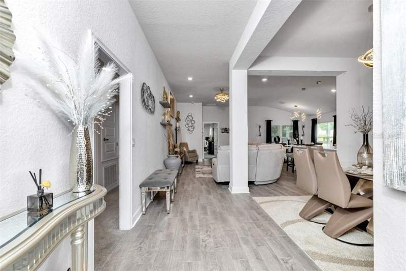 3 bedroom Single Family Residence at 657 W Twisted Oaks Drive, Beverly Hills, Beverly Hills — photo 2