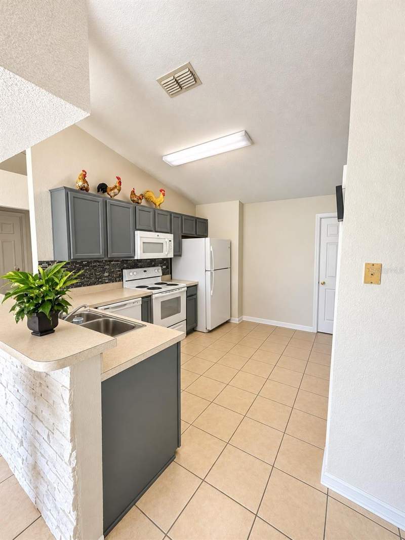 3 bedroom Single Family Residence at 239 Great Yarmouth Court, Poinciana Village 02 Neighborhood 01, Kissimmee — photo 5