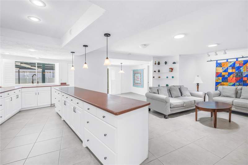 4 bedroom Single Family Residence at 3000 Heron Place, Feather Sound, Clearwater — photo 5
