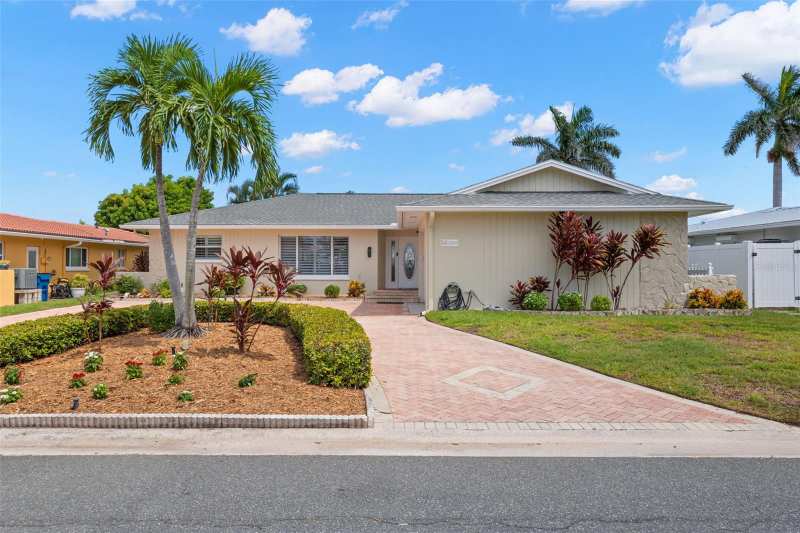 3 bedroom Single Family Residence at 12305 4th Street, Capri Isle Sub, Treasure Island — photo 1