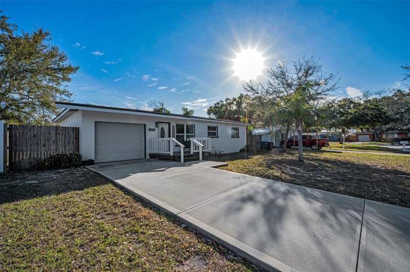 3 bedroom Single Family Residence at 1231 Little John Lane, Sherwood Forest Sub, Dunedin — photo 1