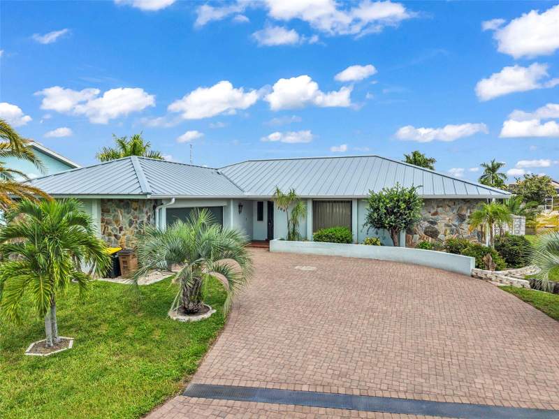3 bedroom Single Family Residence at 704 Bimini Lane, Punta Gorda Isles Sec 11, Punta Gorda — photo 4