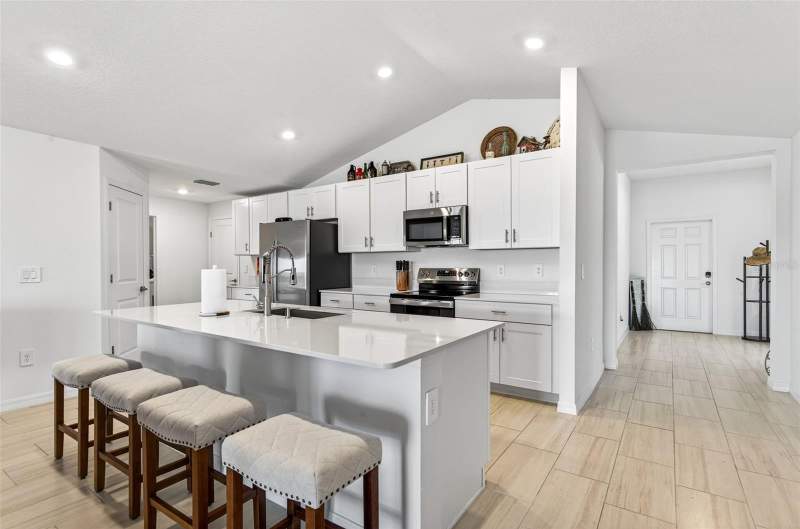 4 bedroom Single Family Residence at 15217 ZIRCON RED DRIVE, BALM GROVE WEST, WIMAUMA — photo 2