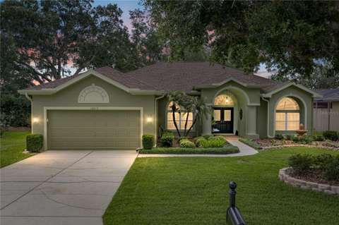 12215 Woodlands Circle, gated community for sale in Dade City