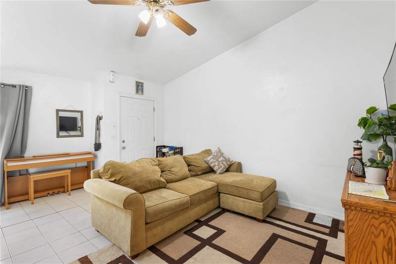 2 bedroom Half Duplex at 2038 SW 70th Terrace, Tower Oaks Manor, Gainesville — photo 4