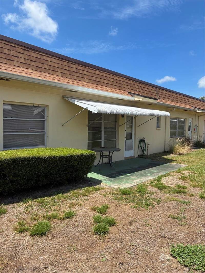 2 bedroom Villa at 1657 S Lake Avenue #1, Normandy Park South, Clearwater — photo 3