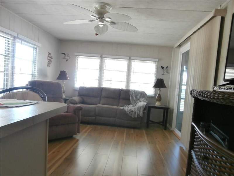 1 bedroom Mobile Home at 3204 Channing Drive, Tanglewood Mobile Village, Holiday — photo 3