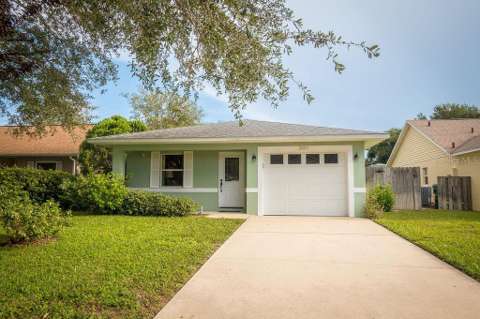 2672 Winchester Circle, starter home for sale in Eustis
