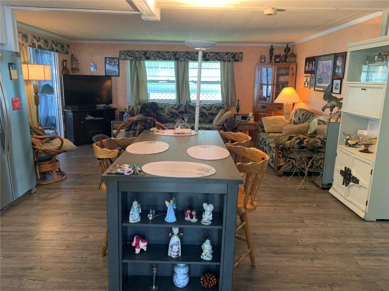 2 bedroom Mobile Home at 10456 Peaceful Drive, Holiday Shores Mobile Park Unrec, Largo — photo 4