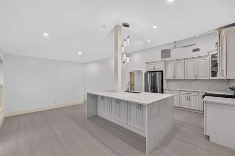 870 Narcissus Avenue, Clearwater Beach FL - photo 13 of 54