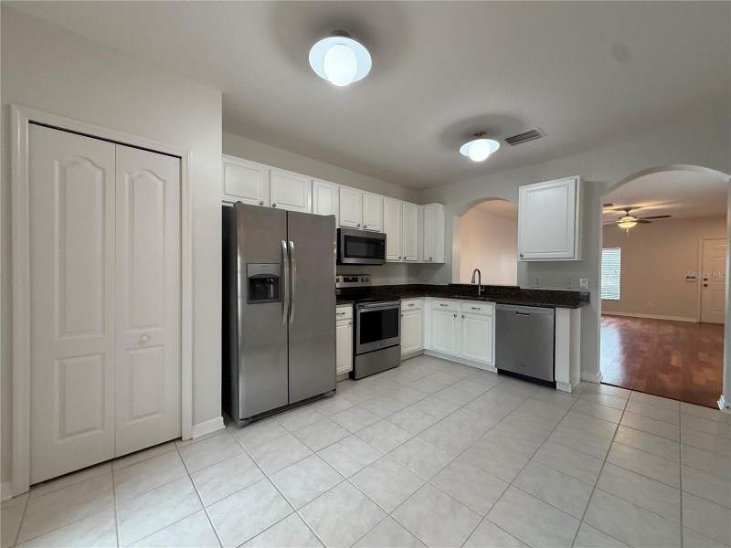 2 bedroom Townhouse at 16315 Swan View Circle, Swan View Twnhms, Odessa — photo 2