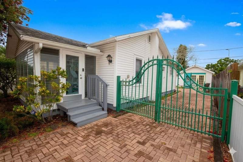 2 bedroom Single Family Residence at 2907 Clinton Street, Boca Ceiga Park, Gulfport — photo 2
