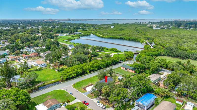 3 bedroom Single Family Residence at 2547 Kingston Street, Estelle Manor, St Petersburg — photo 2
