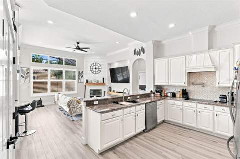 7746 Debeaubien Drive, Orlando FL - photo 8 of 44
