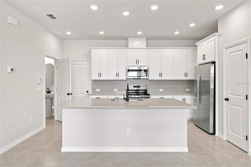3 bedroom Townhouse at 5596 Coopers Hawk Court, Palmeras At Crosspraire, St Cloud — photo 4