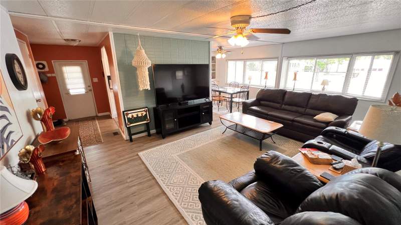 2 bedroom Mobile Home at 9287 Highpoint Boulevard, High Point Mh Sub, Brooksville — photo 5