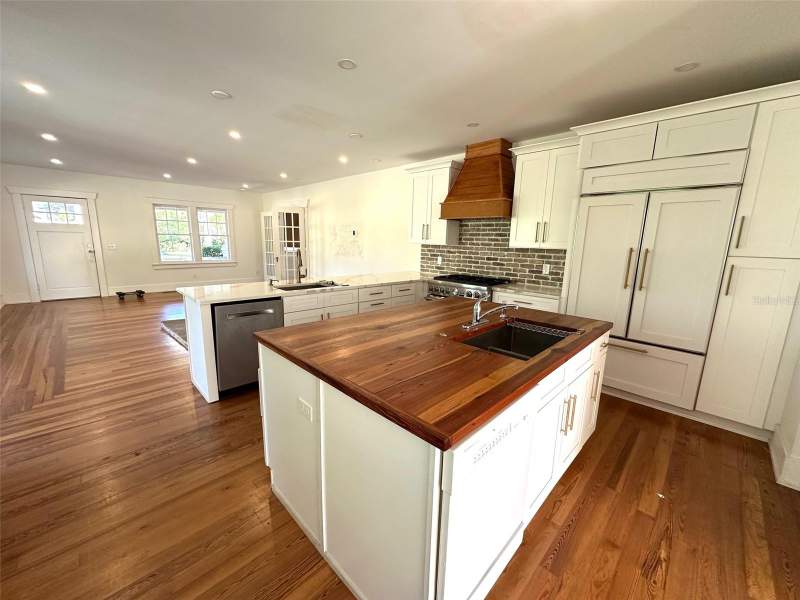 5 bedroom Single Family Residence at 138 W Stetson Avenue, Athens Park Deland, Deland — photo 4