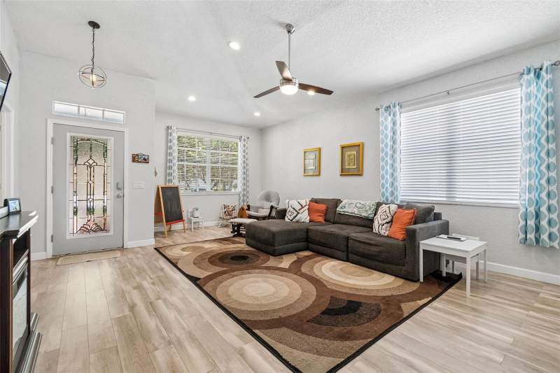 4 bedroom Single Family Residence at 11318 Bridge Pine Drive, Rivercrest Ph 2 Prcl O An, Riverview — photo 4