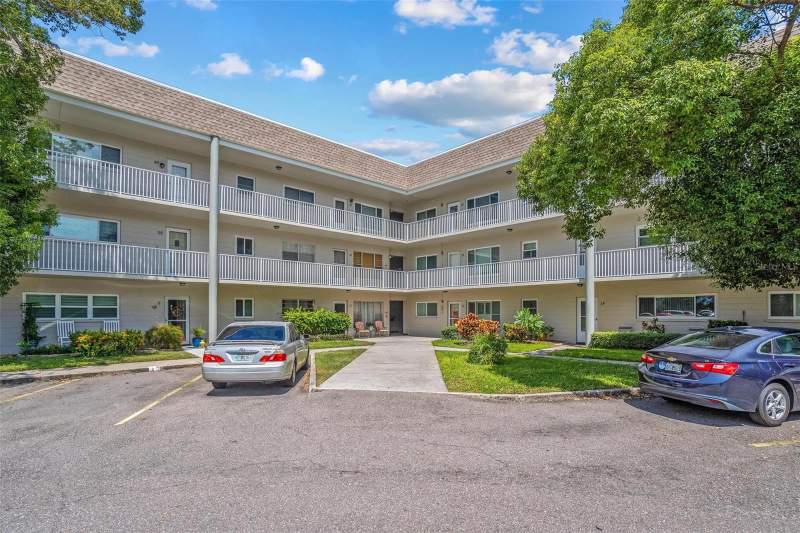 2 bedroom Condominium at 2440 World Parkway Boulevard #52, On Top Of The World, Clearwater — photo 2