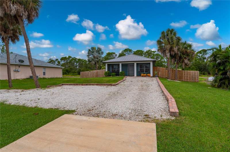 1 bedroom Single Family Residence at 1027 Campbell Street, Port Charlotte Sec55, Port Charlotte — photo 2